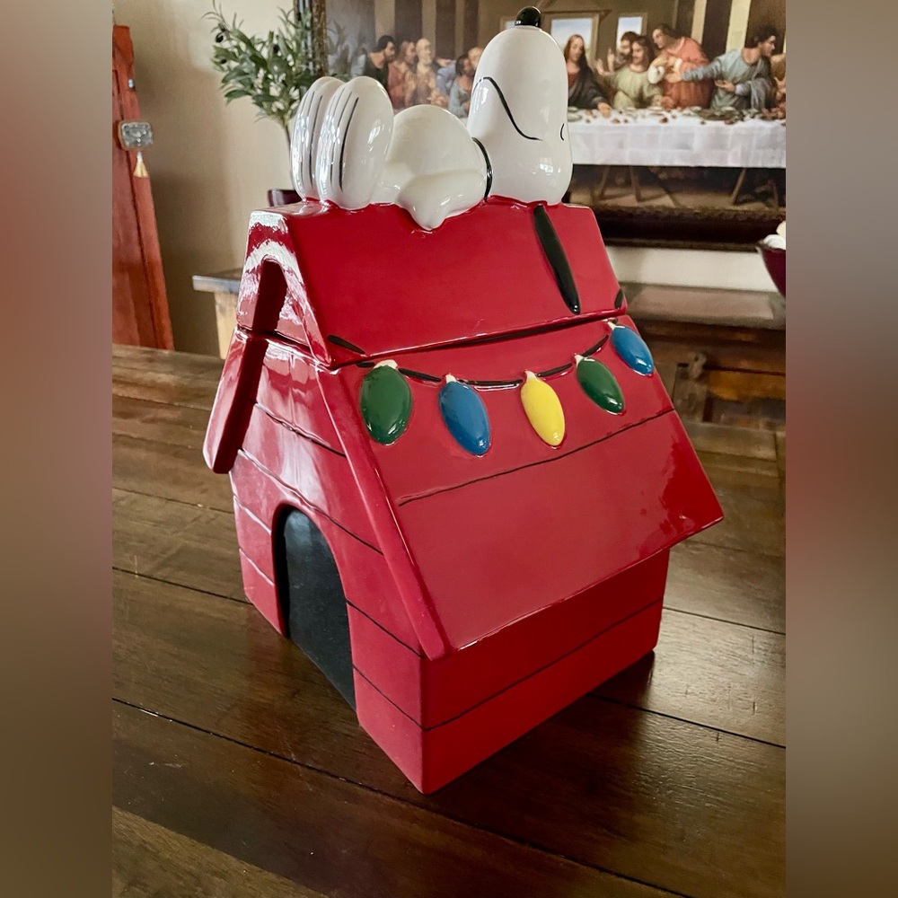 Williams Sonoma Snoopy Dog House Cookie Jar